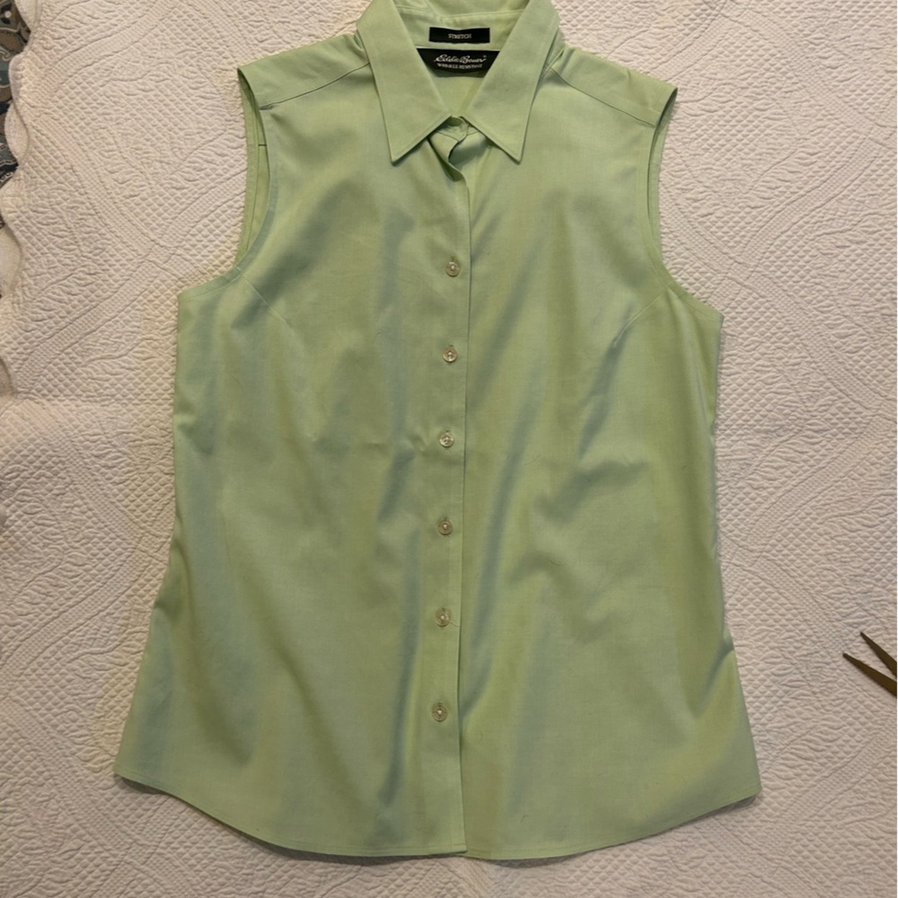 Eddie Bauer sleeveless wrinkle resistant button tank